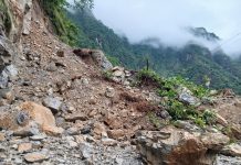 कालीगण्डकी करिडोरमा पहिरो : सडक अवरुद्ध