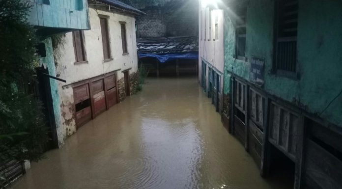सेतीबेणीका १० घर डुबानमा