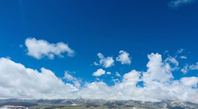दसैँका लागि ल्याइएका साढे सात सय विद्युतीय गाडी मुस्ताङमै रोकिए